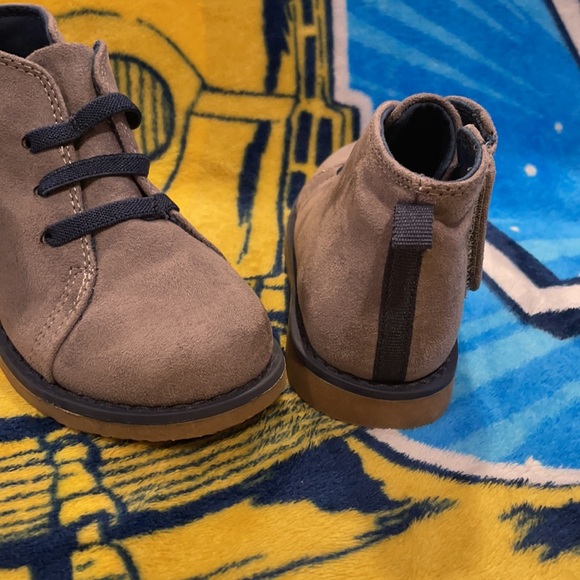 Shoes for kids size 9 - Picture 2 of 4